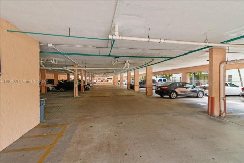 Condo in Hialeah, Florida, 2 bedrooms  № 1882146 - photo 21