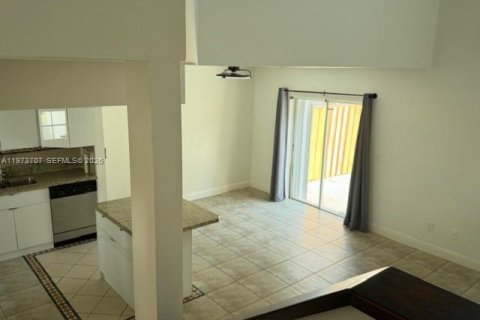 Touwnhouse à louer à Cutler Bay, Floride: 2 chambres, 106.28 m2 № 2033665 - photo 11