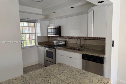 Touwnhouse à louer à Cutler Bay, Floride: 2 chambres, 106.28 m2 № 2033665 - photo 4