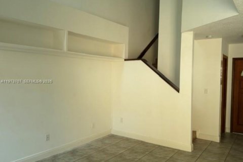 Touwnhouse à louer à Cutler Bay, Floride: 2 chambres, 106.28 m2 № 2033665 - photo 10