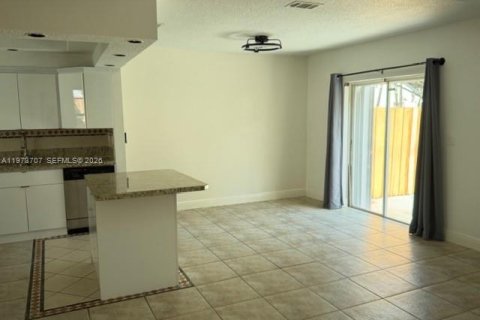 Touwnhouse à louer à Cutler Bay, Floride: 2 chambres, 106.28 m2 № 2033665 - photo 6