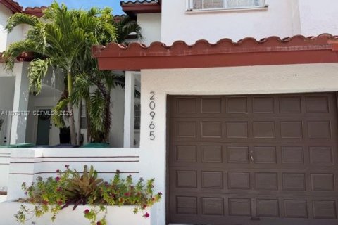 Townhouse in Cutler Bay, Florida 2 bedrooms, 106.28 sq.m. № 2033665