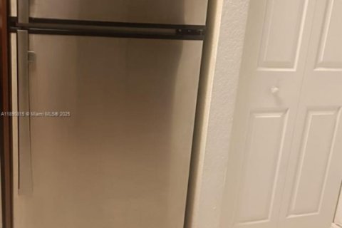 Condo in Oakland Park, Florida, 1 bedroom  № 2035637 - photo 9