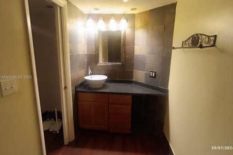 Condo in Oakland Park, Florida, 1 bedroom  № 2035637 - photo 3