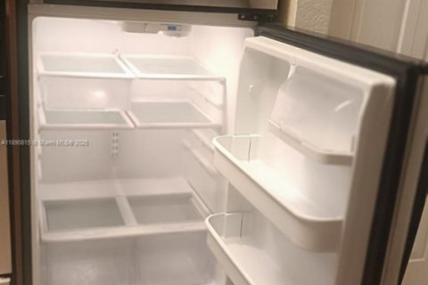 Condo in Oakland Park, Florida, 1 bedroom  № 2035637 - photo 11