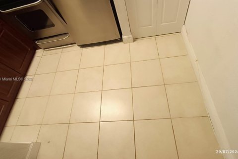 Condo in Oakland Park, Florida, 1 bedroom  № 2035637 - photo 6