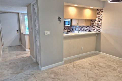 Condominio en venta en Oldsmar, Florida, 2 dormitorios, 101.64 m2 № 2196519 - foto 14