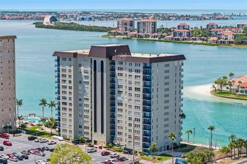 Condominio en Saint Petersburg, Florida, 2 dormitorios  № 2099380