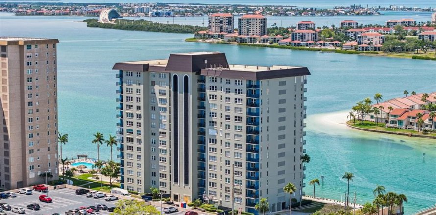 Condominio en Saint Petersburg, Florida, 2 dormitorios № 2099380