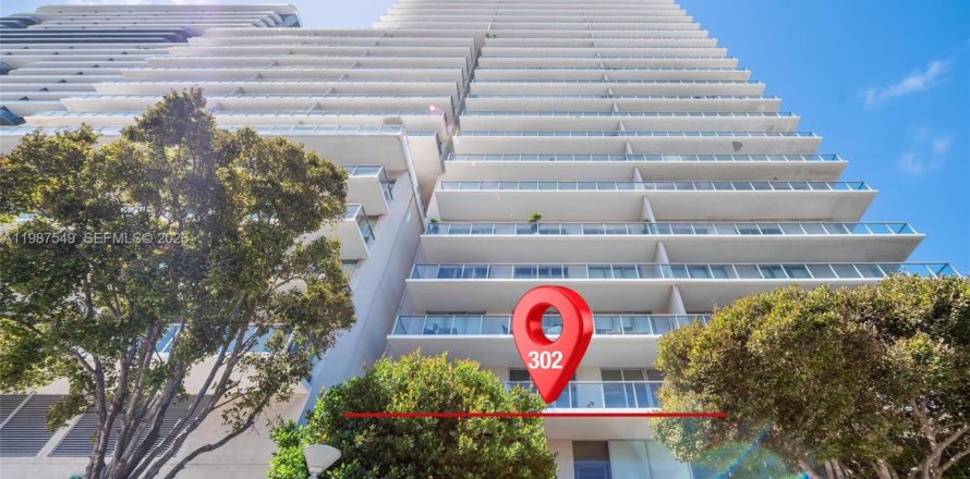 Кондоминиум с 2 спальнями в Майами, Флорида № 2048935