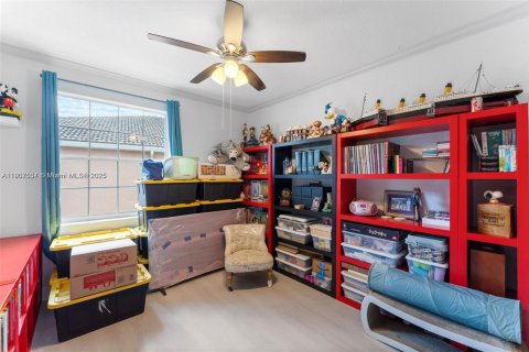 House in Miramar, Florida 6 bedrooms, 411.74 sq.m. № 1963516 - photo 25