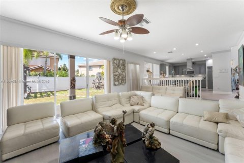 House in Miramar, Florida 6 bedrooms, 411.74 sq.m. № 1963516 - photo 16