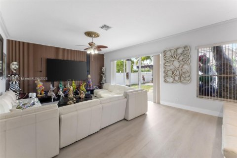 House in Miramar, Florida 6 bedrooms, 411.74 sq.m. № 1963516 - photo 14