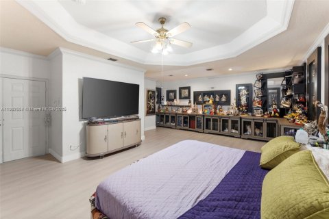 House in Miramar, Florida 6 bedrooms, 411.74 sq.m. № 1963516 - photo 19