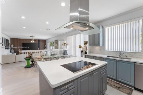 House in Miramar, Florida 6 bedrooms, 411.74 sq.m. № 1963516 - photo 12