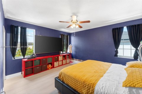 House in Miramar, Florida 6 bedrooms, 411.74 sq.m. № 1963516 - photo 23