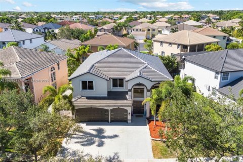 House in Miramar, Florida 6 bedrooms, 411.74 sq.m. № 1963516 - photo 9