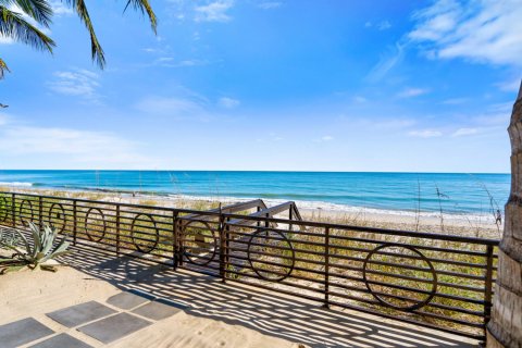 House in Vero Beach, Florida 6 bedrooms, 619.84 sq.m. № 823249 - photo 1