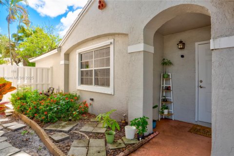 Villa ou maison à vendre à Plantation, Floride: 3 chambres, 127.83 m2 № 1975251 - photo 3