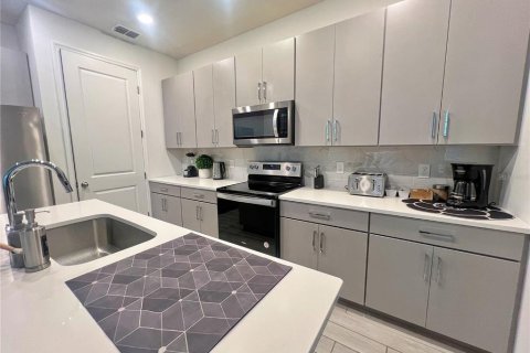 Townhouse in Davenport, Florida 3 bedrooms, 195.09 sq.m. № 2353193