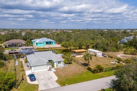 House in Port Charlotte, Florida 3 bedrooms, 134.8 sq.m. № 1539883 - photo 1