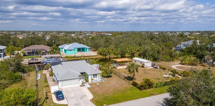 House in Port Charlotte, Florida 3 bedrooms, 134.8 sq.m. № 1539883