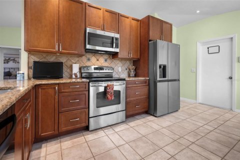 House in Port Charlotte, Florida 3 bedrooms, 134.8 sq.m. № 1539883 - photo 20
