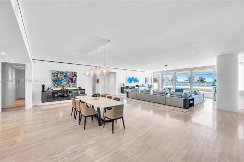 Condominio en venta en Surfside, Florida, 5 dormitorios, 532.24 m2 № 2066540 - foto 7