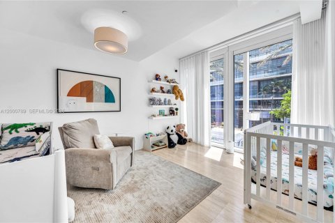 Condominio en venta en Surfside, Florida, 5 dormitorios, 532.24 m2 № 2066540 - foto 27