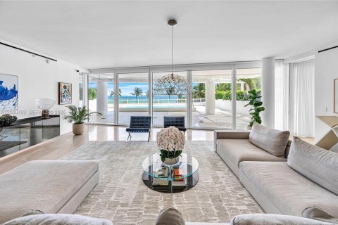 Condominio en venta en Surfside, Florida, 5 dormitorios, 532.24 m2 № 2066540 - foto 9