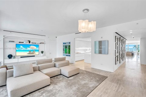 Condominio en venta en Surfside, Florida, 5 dormitorios, 532.24 m2 № 2066540 - foto 20