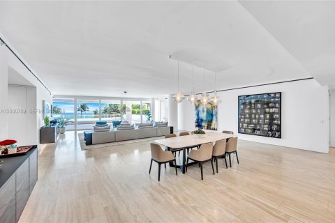 Condominio en venta en Surfside, Florida, 5 dormitorios, 532.24 m2 № 2066540 - foto 11