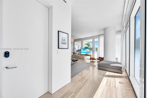 Condominio en venta en Surfside, Florida, 5 dormitorios, 532.24 m2 № 2066540 - foto 25