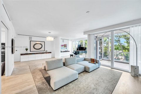 Condominio en venta en Surfside, Florida, 5 dormitorios, 532.24 m2 № 2066540 - foto 23