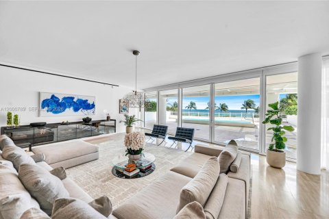 Condominio en venta en Surfside, Florida, 5 dormitorios, 532.24 m2 № 2066540 - foto 8