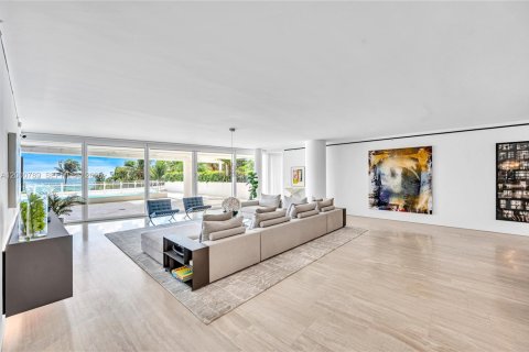 Condominio en venta en Surfside, Florida, 5 dormitorios, 532.24 m2 № 2066540 - foto 6