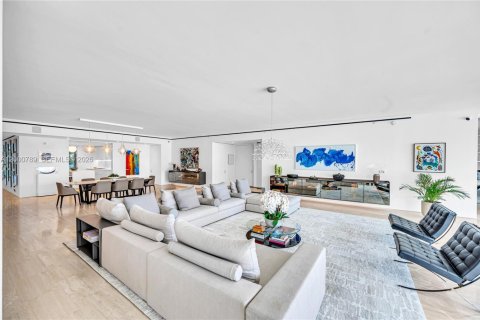 Condominio en venta en Surfside, Florida, 5 dormitorios, 532.24 m2 № 2066540 - foto 4