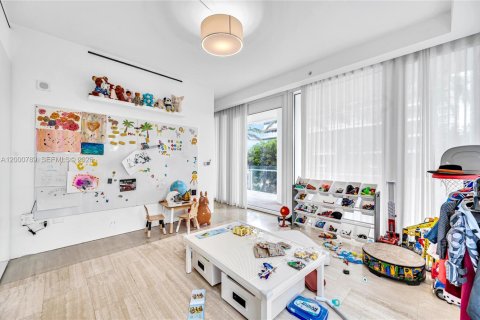 Condominio en venta en Surfside, Florida, 5 dormitorios, 532.24 m2 № 2066540 - foto 30