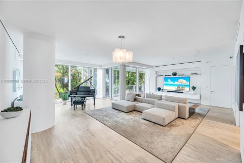 Condominio en venta en Surfside, Florida, 5 dormitorios, 532.24 m2 № 2066540 - foto 22