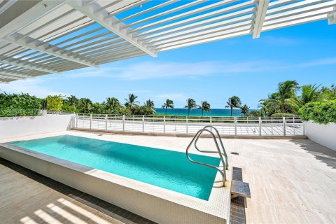 Condominio en Surfside, Florida, 5 dormitorios  № 2066540