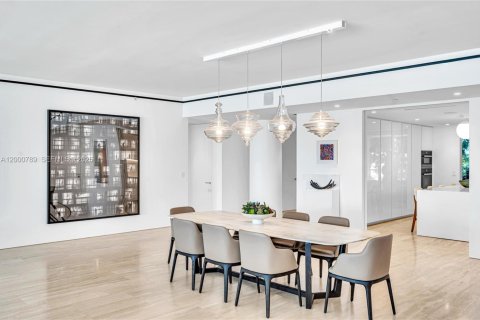 Condominio en venta en Surfside, Florida, 5 dormitorios, 532.24 m2 № 2066540 - foto 12