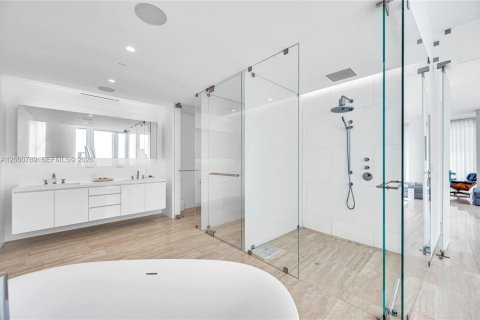 Condominio en venta en Surfside, Florida, 5 dormitorios, 532.24 m2 № 2066540 - foto 26