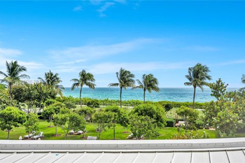 Condominio en venta en Surfside, Florida, 5 dormitorios, 532.24 m2 № 2066540 - foto 3