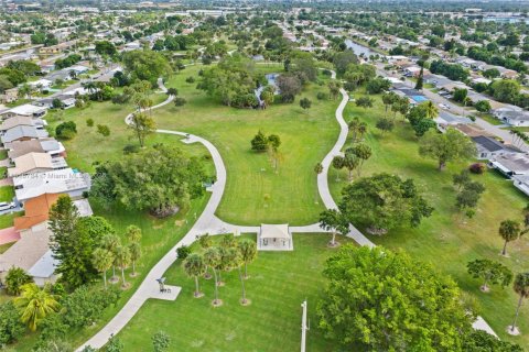 Villa ou maison à vendre à Tamarac, Floride: 3 chambres, 152.55 m2 № 1987686 - photo 18