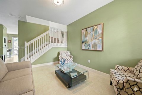 Villa ou maison à vendre à Tamarac, Floride: 3 chambres, 152.55 m2 № 1987686 - photo 3