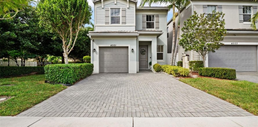 Villa ou maison à Tamarac, Floride 3 chambres, 152.55 m2 № 1987686