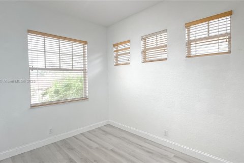 Townhouse in Coral Springs, Florida 3 bedrooms, 210.42 sq.m. № 1707456 - photo 27