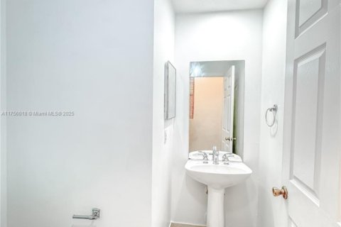 Townhouse in Coral Springs, Florida 3 bedrooms, 210.42 sq.m. № 1707456 - photo 12