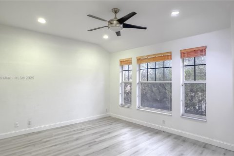 Townhouse in Coral Springs, Florida 3 bedrooms, 210.42 sq.m. № 1707456 - photo 13
