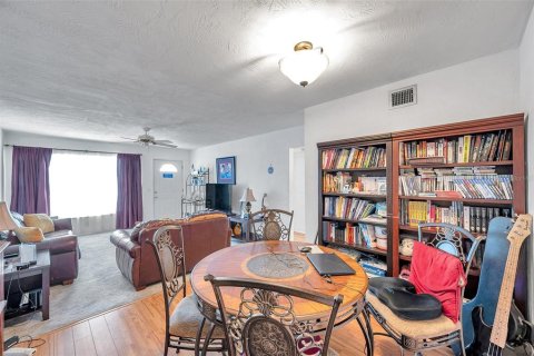 Condo in Clearwater, Florida, 2 bedrooms  № 1622864 - photo 9
